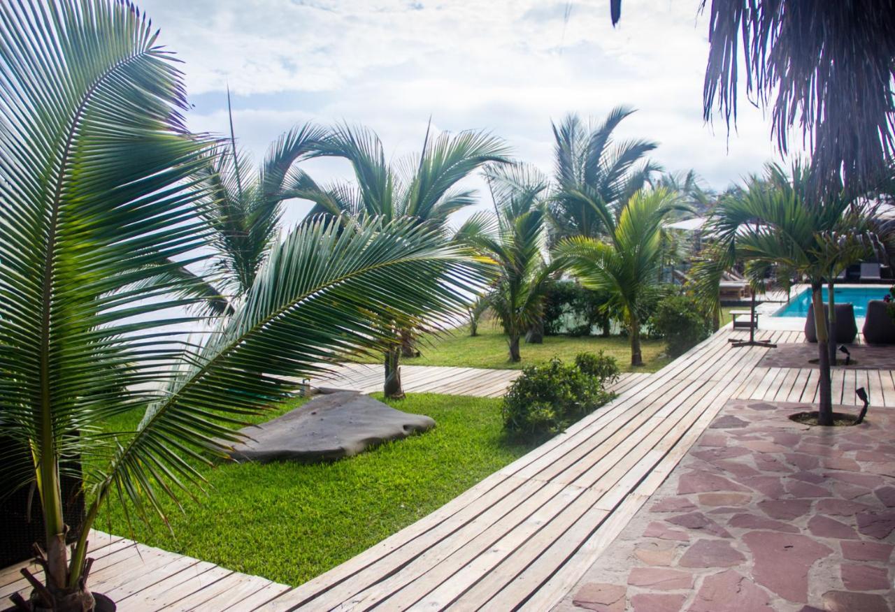 Hoja De Palma Bungalows Canoas de Punta Sal Exterior photo